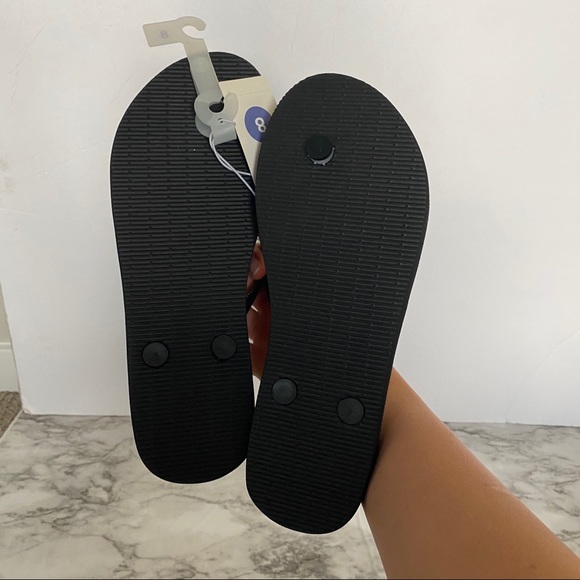 FREE W PURCHASE S&S lemon flip flops NWT 8 - Picture 3 of 4